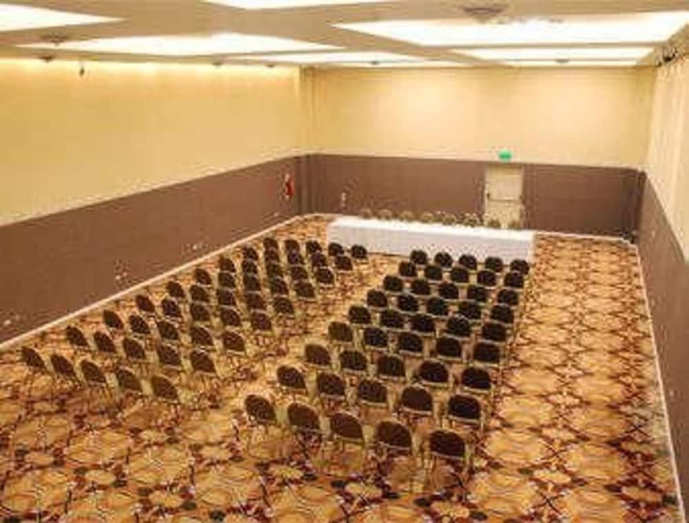 Howard Johnson Villa Maria Hotel Y Casino Бизнес фото